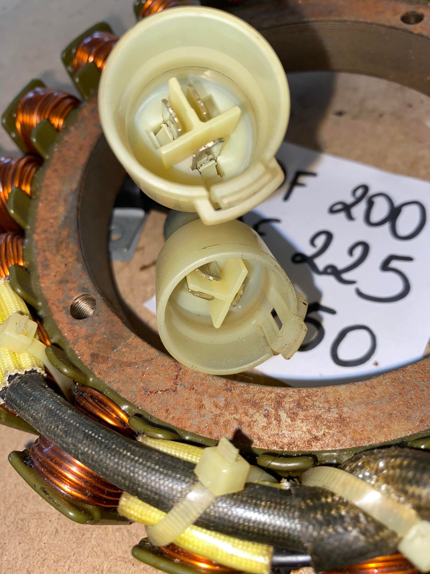 STATOR/BOBINAGE DE CHARGE DF200/225/250 ET JONHSON V6