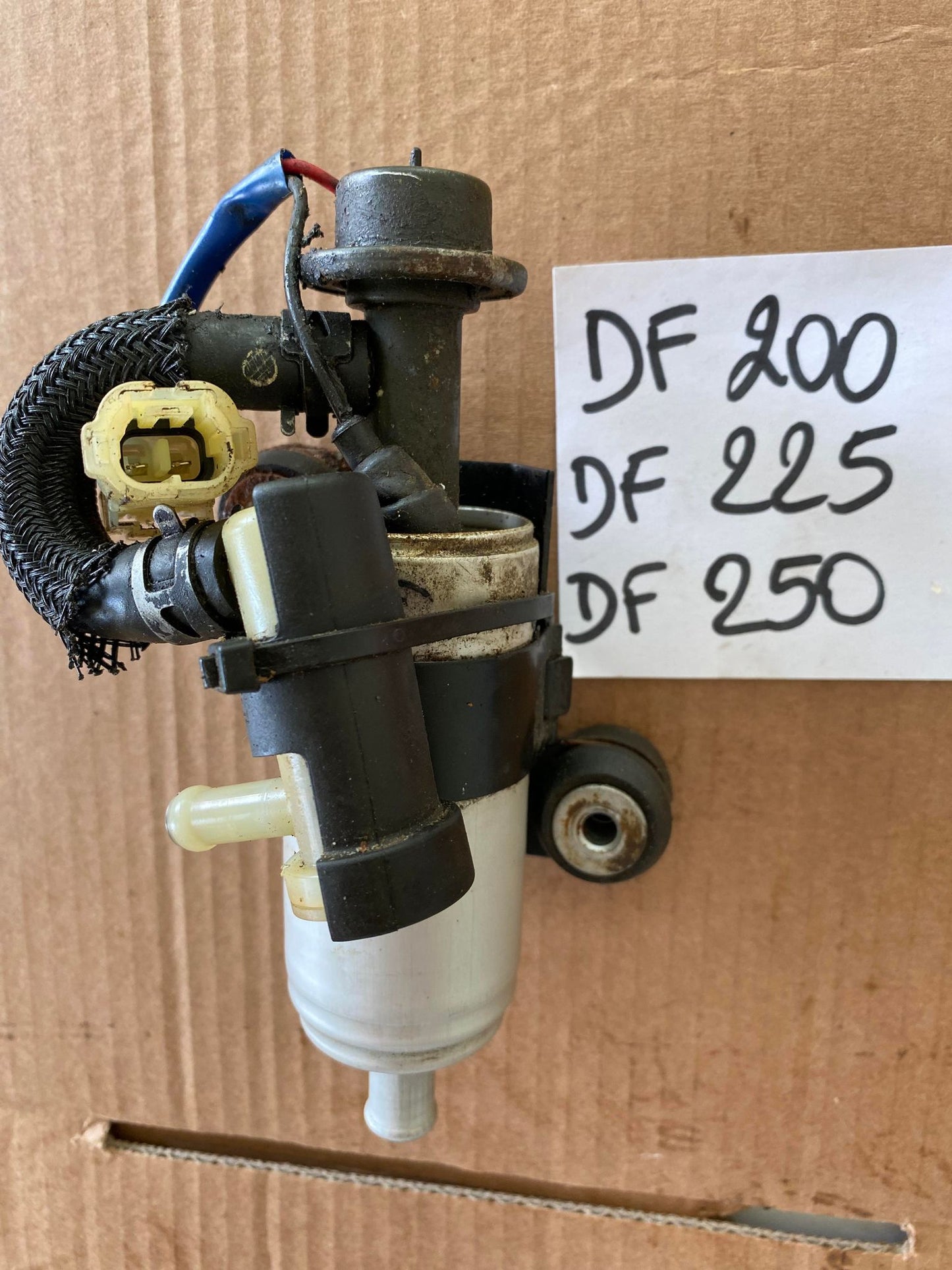 POMPE A ESSENCE EXTERIEURE DF200/225/250 ET JONHSON V6