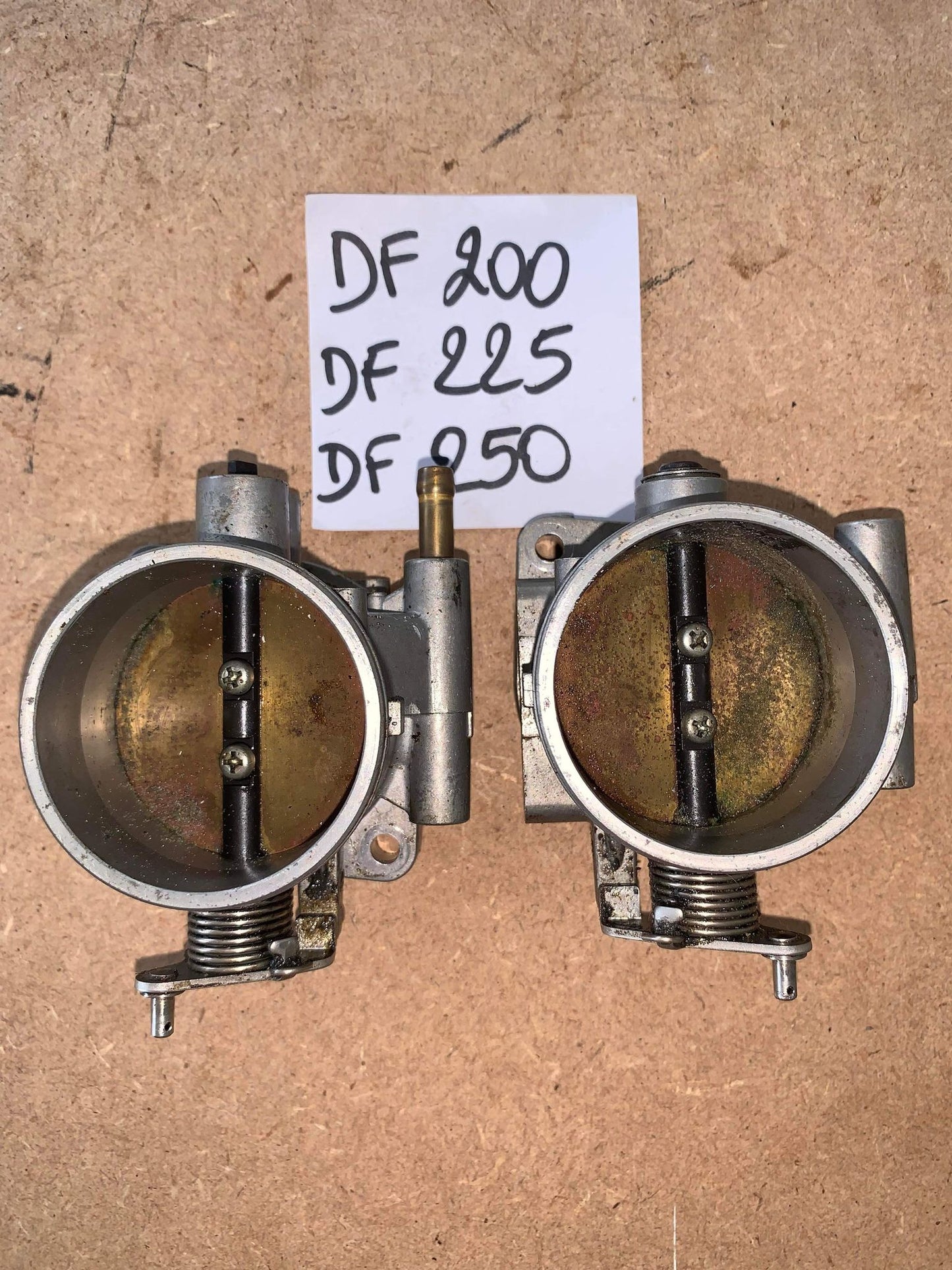 PAPILLON DE GAZ DROIT DF200/225/250 ET JONHSON V6