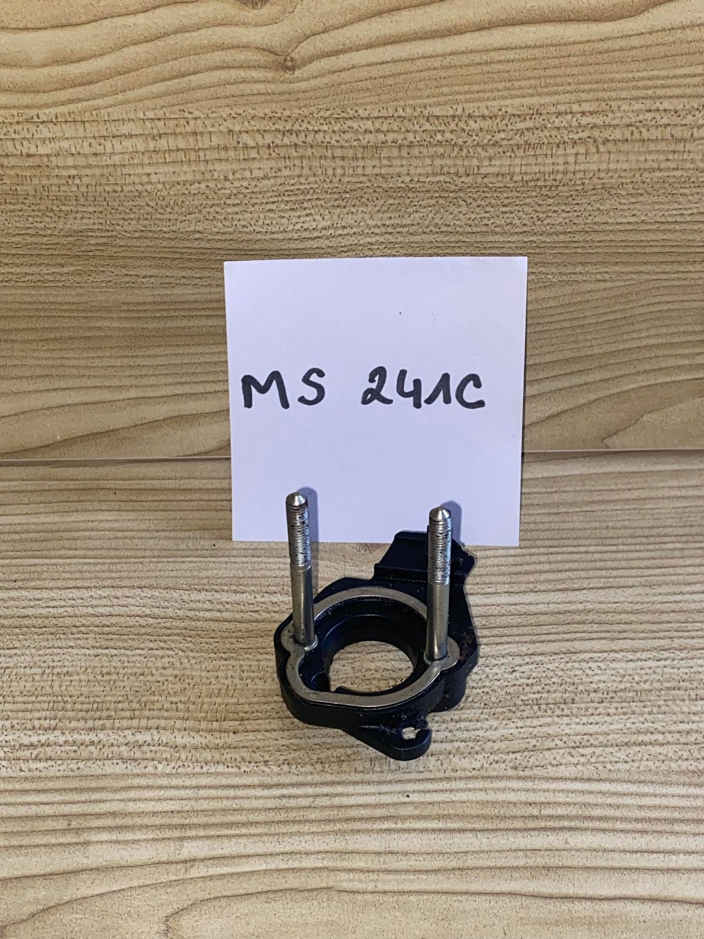 SUPPORT CARBURATEUR MS 241 C