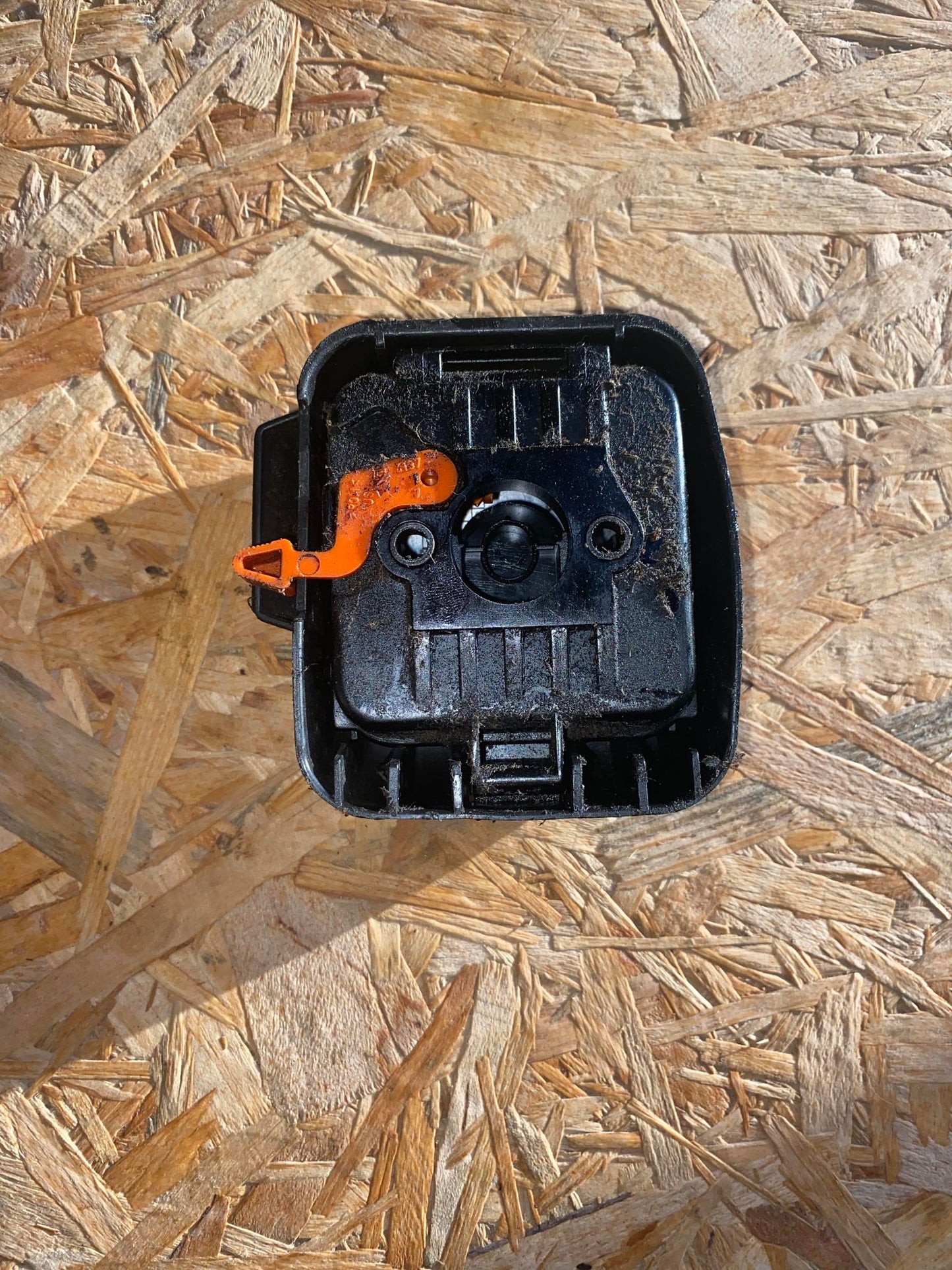 BOITIER DE FILTRE A AIR STIHL - HS 75